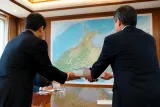 島根・鳥取両県知事、原発周辺への財政支援拡大で経産相に予算確保を要請