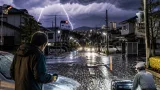 静岡県で雷雨とひょう、各地で停電発生