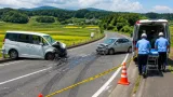 曽於市でワゴン車と乗用車が正面衝突 7人搬送