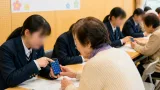 吹田の北千里高校、生徒による高齢者向けスマホ相談会が継続