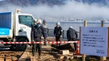 諏訪湖畔に無許可の釣り台座 県が撤去を実施