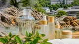 天然水と県産クロモジを使った共同開発の化粧品を発表