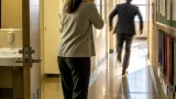 女性用トイレに侵入し盗撮未遂、教諭を懲戒免職