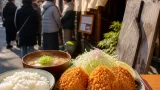 東京・人形町で季節限定「爆弾カキフライ」 人気店のランチ風景