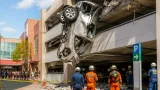 立体駐車場のスロープから車が転落 77歳男性死亡、妻も重傷