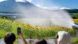 真夏に“雪”降らせる実証実験、とっとり花回廊が非日常演出