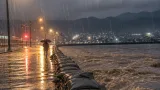 夜遅くから大雨 低地や河川に警戒を