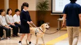 津で盲導犬学習会 子どもに伝えた「見守る配慮」の実践