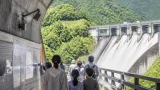 津・君ヶ野ダムで親子見学 水資源と防災意識を地域で育む