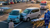スーパー駐車場で歩行の女性が車に衝突、重傷 土浦市で買い物中の事故