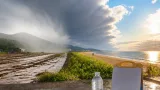 梅雨明けは週末か 急な雨と暑さに警戒を