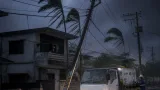 台風13号で沖縄県内2070戸が停電、北部を中心に影響拡大