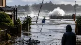台風15号、12日未明に最接近へ 能登は高潮に警戒を