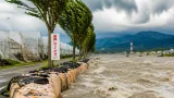 台風接近で長野・中部に警戒 12日夜遅くまで大雨と強風の恐れ