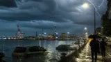 夜遅くまで大気不安定 局地的に激しい雨や浸水に警戒を