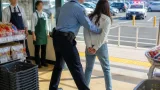 スーパーマーケットで菓子を万引 警備員が現行犯で逮捕