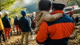 山中で保護、2歳男児の無事確認 矢掛町の行方不明事案