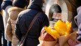 山形で冷え込み、焼き芋店に客足 秋の「アツアツ」が人気に