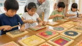 四日市の学童で出前講座 金づち使うアート制作で職業理解促す