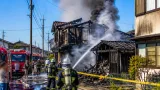 四日市で住宅火災、木造住宅と敷地内倉庫を全焼 けが人なし