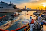 横浜港の米軍係留船で軽油混入の水が流出、海域・利用者への影響を検証