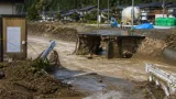 大雨で横手市の橋が崩落、地区で断水と避難が発生