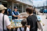 吉川署がオリジナルステッカーで交通安全呼びかけ