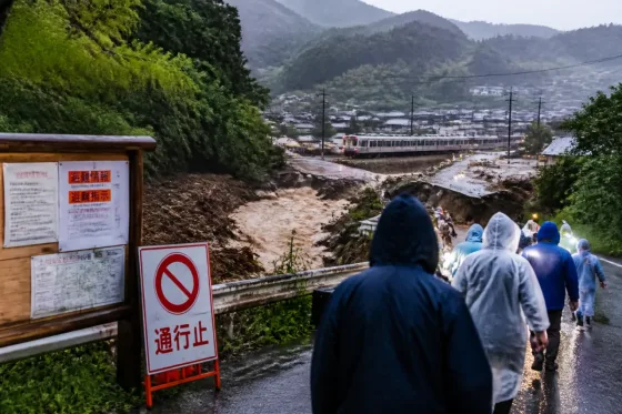 佐賀で大雨続く 地盤緩み土砂災害へ厳重警戒を