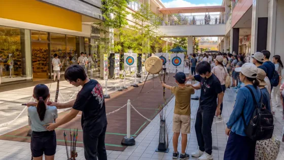 佐世保商高が市街地で初のアーチェリー体験会を開催へ