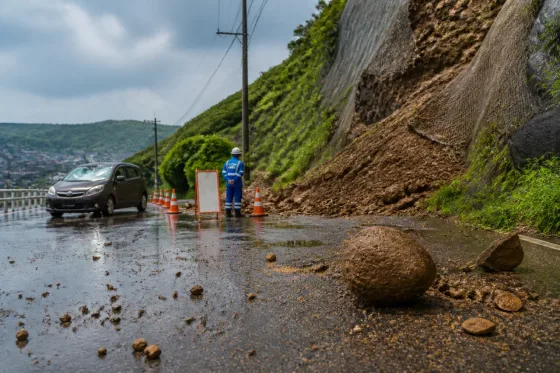 佐世保で雨による落石と土砂崩れ 相次ぎ注意呼び掛け