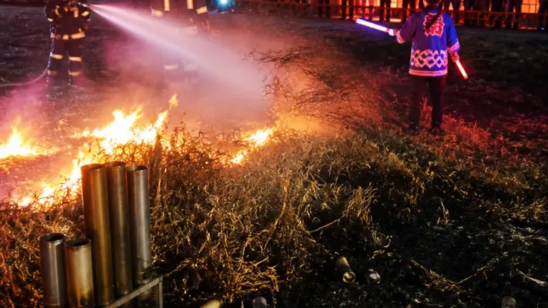愛荘町の花火大会で地上爆発と火災 2万人来場も負傷者なし