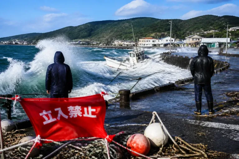 奄美地方に波浪警報 沿岸部は高波に警戒を