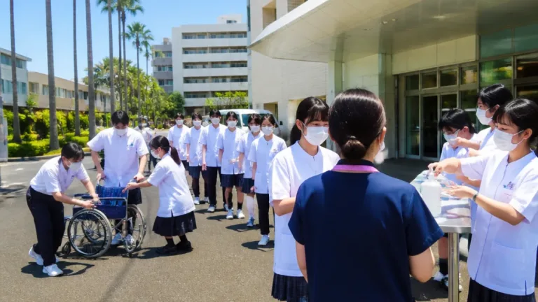 中高生５１３人が病院で看護体験 県内で夏の実践授業始まる