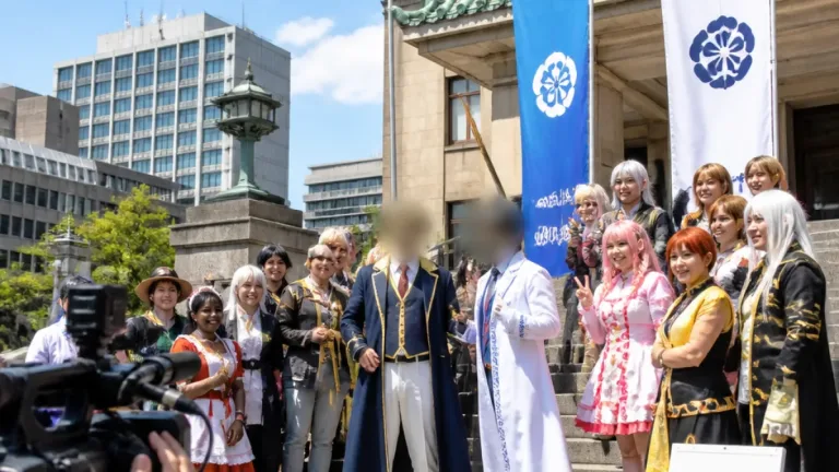 知事と市長が人気キャラで来日参加者を出迎え 世界コスプレサミット前に交流演出
