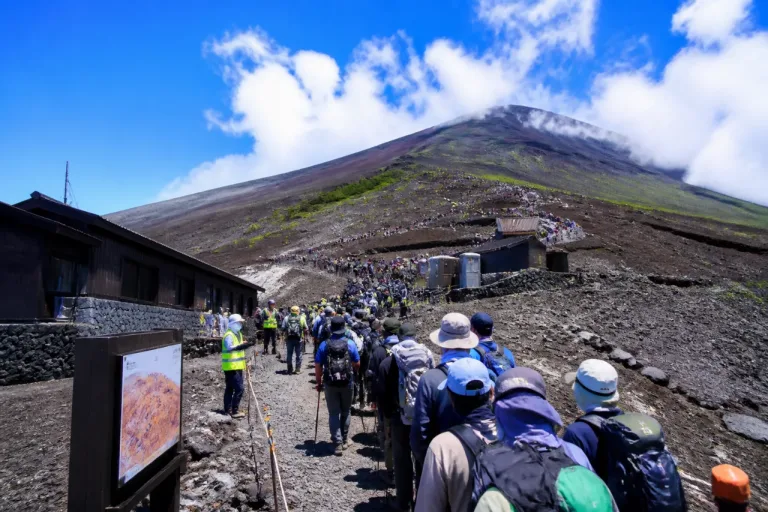 山開きから8日間の富士登山者、前年より約12％増加 須走ルート再開が影響