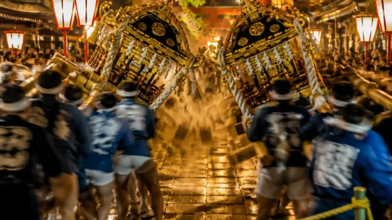 福山・新市の素盞嗚神社でけんかみこし、勇壮に