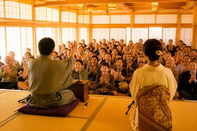 八戸・長者山新羅神社で演芸会 落語と歌声に手拍子響く