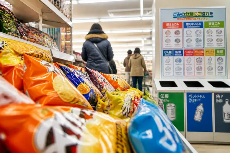 八戸消費者に影響、ポテチ包装の表面のみフルカラー再開