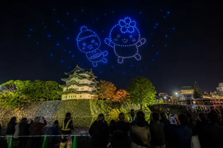 弘前で県内初のドローンショー、夜間の新たな観光演出へ