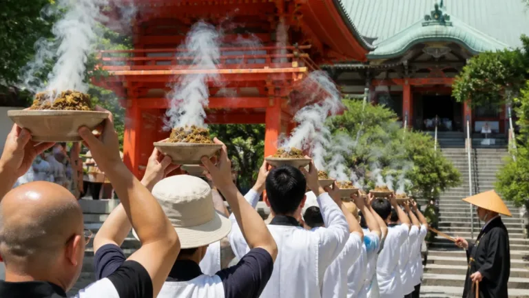 頭に灸を据えて暑気払い 高知・妙國寺で伝統の「ほうろく灸」