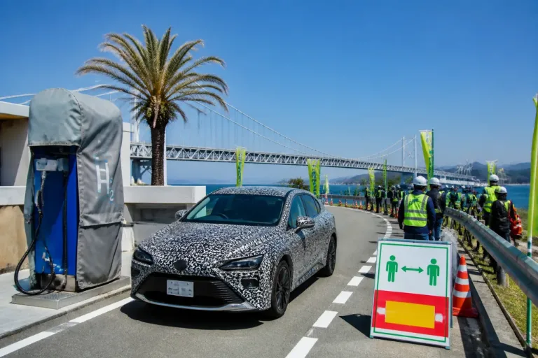 水素エンジン＋モーター車の公道実証が鳴門で始動