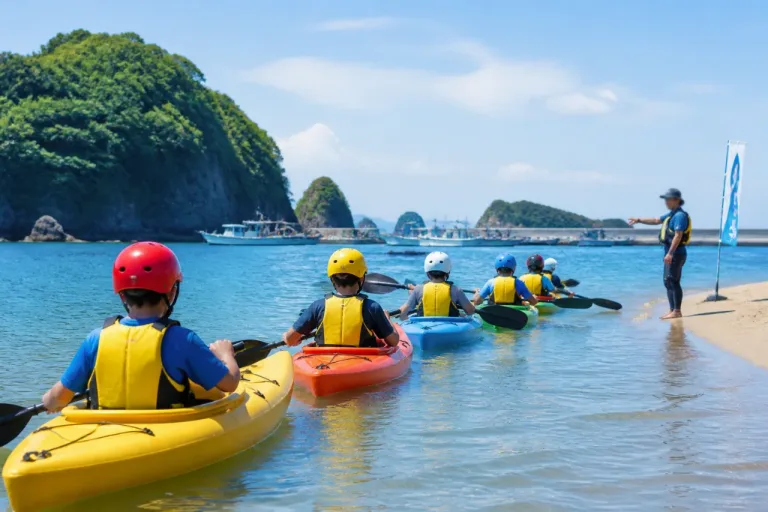 小学生がシーカヤック体験 日向の海を学ぶ「海のリレープロジェクト」