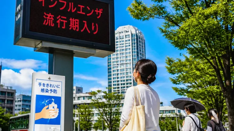 夏季に異例、インフルエンザ流行期入りを発表
