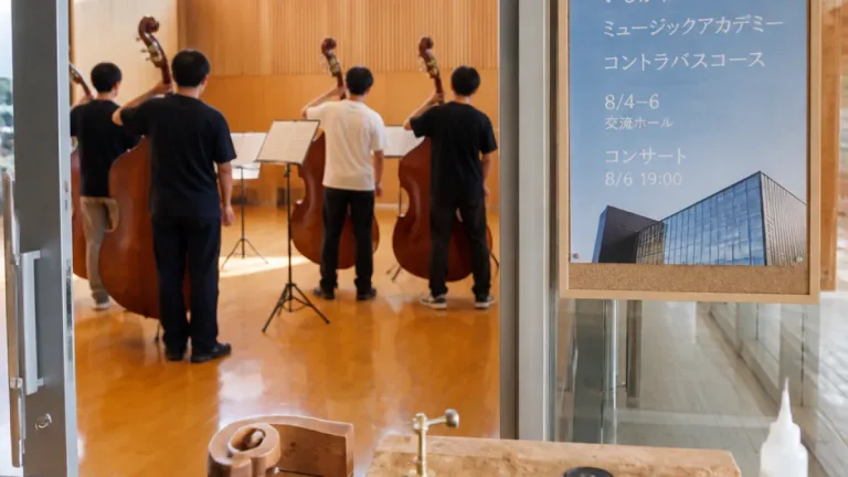 金沢の県立音楽堂でコントラバス集中講座 名手が指導、楽器メンテ支援と演奏会も