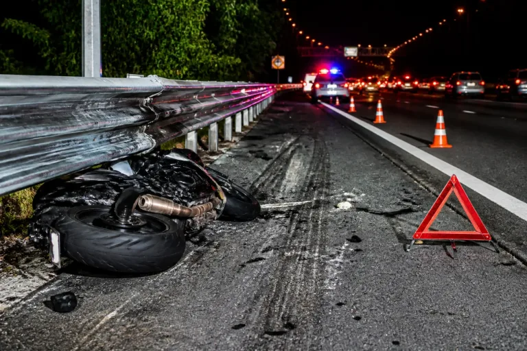 柏・常磐道でオートバイ乗車の男性死亡 夜間の走行に注意を