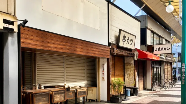 川口・樹モールの飲食店「食う坊」、看板が消え閉店の様子