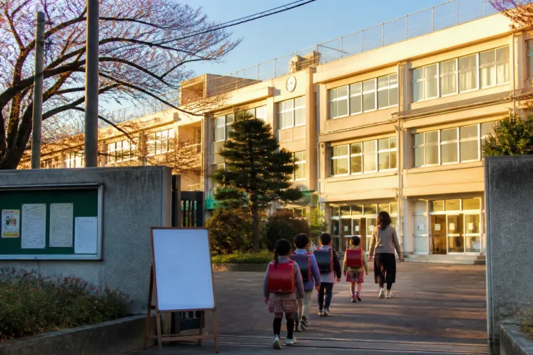 川崎市、授業前に校舎一部開放「朝の小１の壁」対策を開始