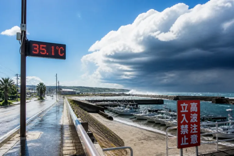 鹿児島で今季初の猛暑日 台風9号の接近で熱と風雨の警戒続く
