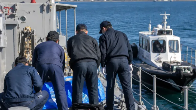神戸・六甲アイランド沖で遺体発見 海自艇が確認、警察が身元や死因を調査