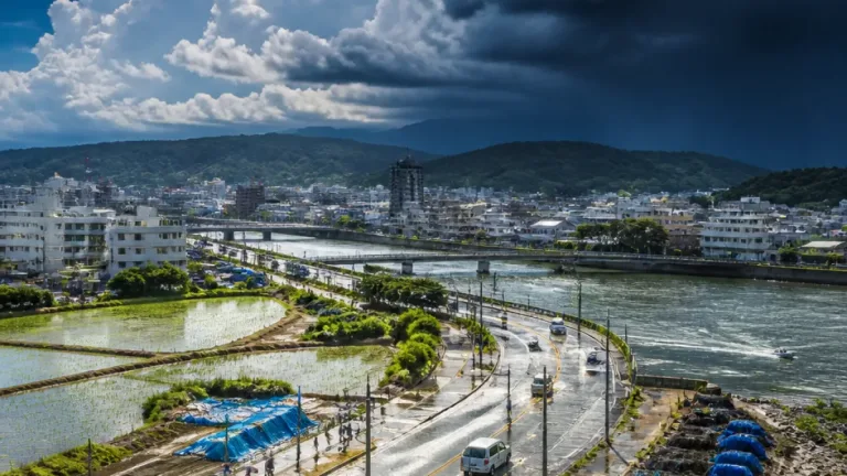 厳しい暑さと午後の雷雨に注意 高知県、7月13日の見通し